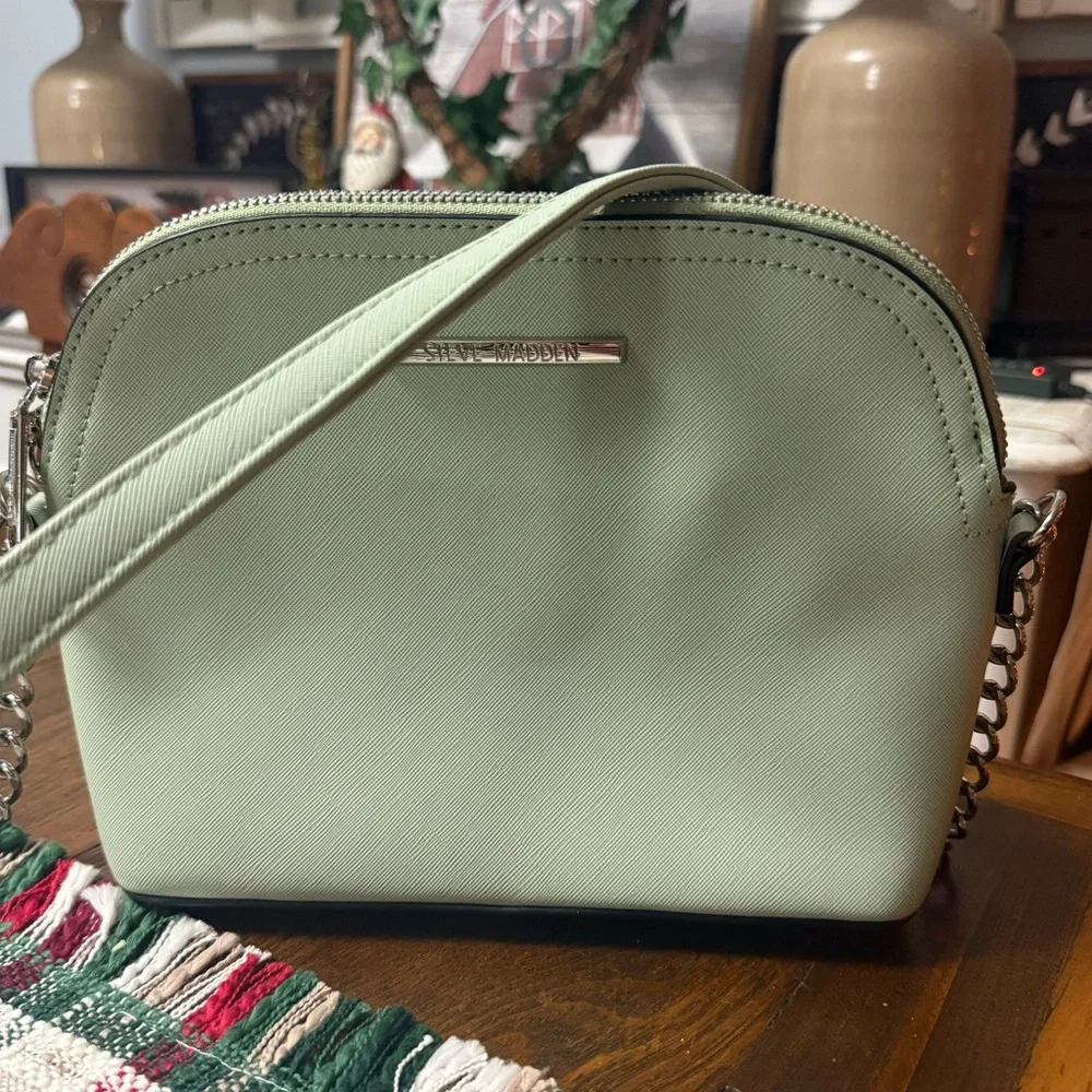 LIKE NEW Steve Madden Crossbody Purse